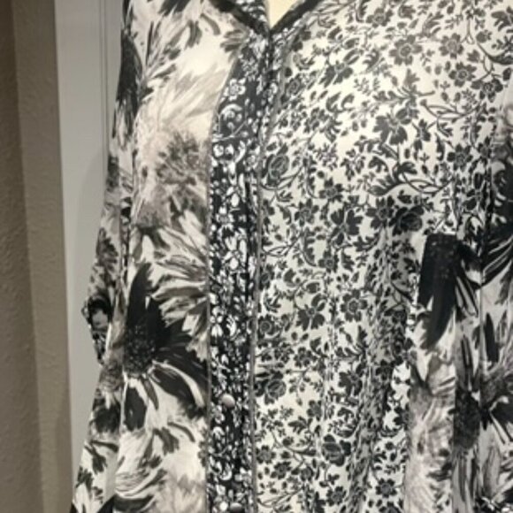 dressy blouse sheer lightweight button closure - Picture 9 of 15